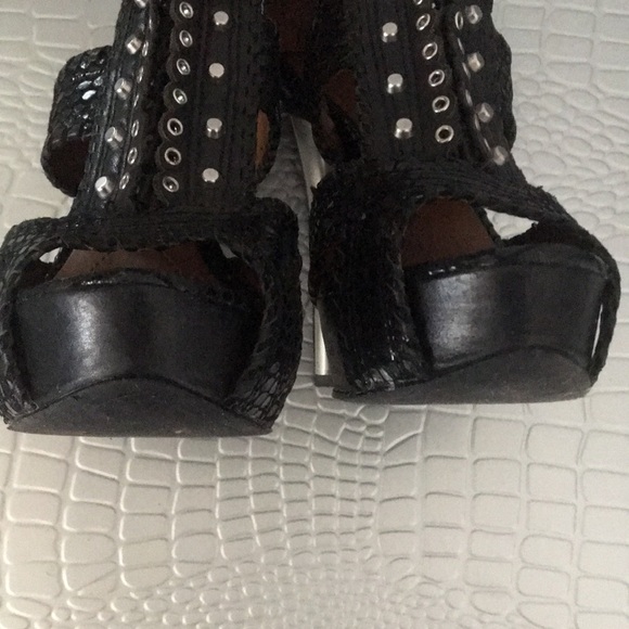 Heels - Picture 10 of 10